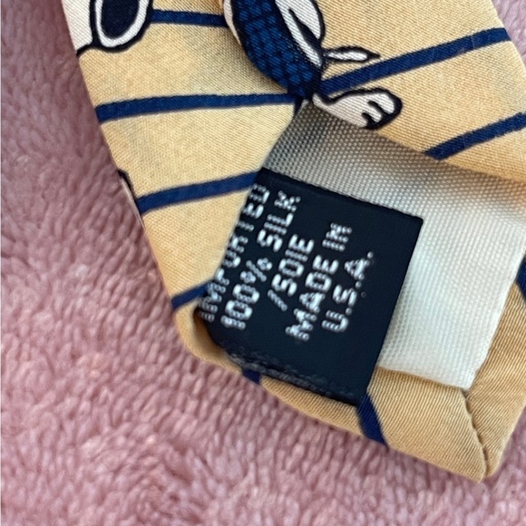 Peanuts Snoopy Dog Tie in Yellow and Black - Picture 7 of 7